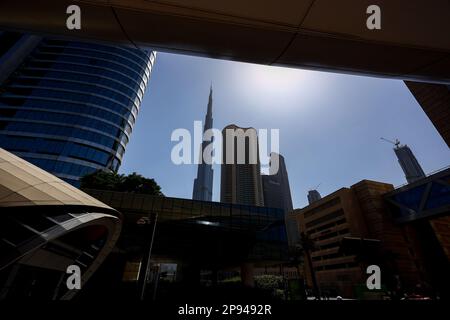DUBAÏ, ÉMIRATS ARABES UNIS. 14 octobre 2022. Vue sur Burj Khalifa depuis la station de métro Dubai Mall. Crédit: ANT Palmer/Alamy Banque D'Images
