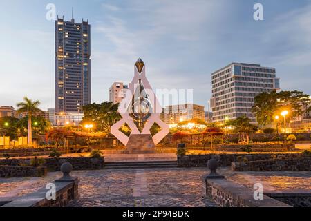 Tour Torre 2, Escultura móvil César Manrique, Santa Cruz de Tenerife, Tenerife, Iles Canaries, Espagne Banque D'Images