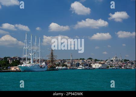 la belle vue du port d'istanbul depuis le bosphore Banque D'Images