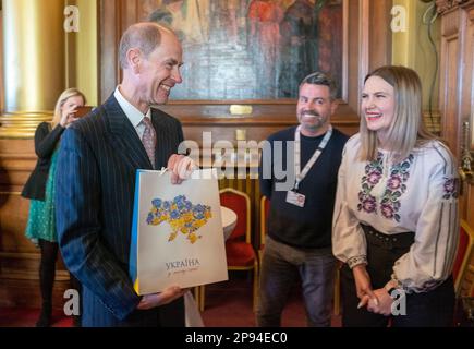 Le nouveau duc d'Édimbourg rencontre des membres de la communauté ukrainienne aux chambres de ville d'Édimbourg pour marquer un an depuis la réponse officielle de la ville à l'invasion de l'Ukraine. Date de la photo: Vendredi 10 mars 2023. Banque D'Images