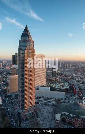 Francfort-sur-le-main, Hesse, Allemagne, Europe, vue sur Francfort-sur-le-main avec Francfort-sur-le-main Messeturm et Westend. Banque D'Images