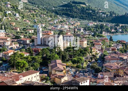 Vue depuis le château de Scaliger sur Malcesine et le lac de Garde, Malcesine, Lac de Garde, Italie, Europe Banque D'Images