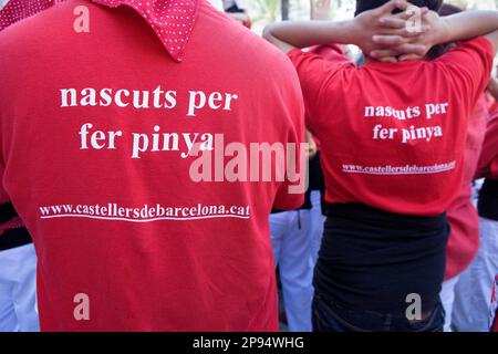 Castellers de Barcelona.'Castellers' est une tradition catalane.Plaça de la Vila. Vilanova i la Geltrú, province de Barcelone, Catalogne, Espagne. Banque D'Images