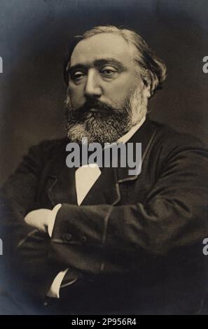 1880 c, FRANCE : le politicien LEON GAMBETTA ( 1838 - 1882 ) était un homme d'État français et Premier ministre après la guerre franco-prussienne . - POLITICO - POLITICA - POLITIC - foto storiche - foto storica - portrait - ritratto - barba - barbe - noeud papillon - Cravatta - Primo Ministro - FRANCIA - FRANCE ---- Archivio GBB Banque D'Images