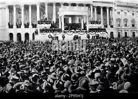 Inauguration du président Warren G. Harding, 3 mars 1921 . Warren Gamaliel Harding ( 1865 – 1923 ) était un homme politique américain et le président des États-Unis en 29th, de 1921 à 1923, quand il est devenu le sixième président à mourir en fonction. - Presidente della Repubblica - USA -Cerimonia d'insediamento - ETATS-UNIS - STATI UNITI --- Archivio GBB Banque D'Images