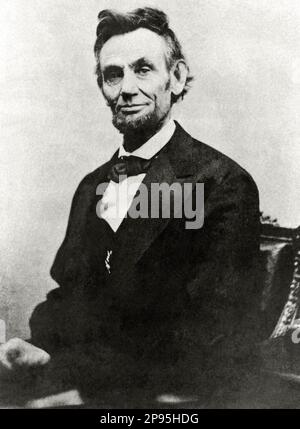 1865 , États-Unis : les États-Unis Président ABRAHAM LINCOLN ( Big South Fork , KY, 1809 - Washington 1865 ) . Photo d'Alexander Gardner ( 1821 - 1882 ). - Presidente della Repubblica - Stati Uniti - USA - ritratto - portrait - cravatta - cravate - papillon - collier - colletto - Abramo --- Archivio GBB Banque D'Images