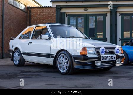 1983 Ford Escort RS 1600i, exposé à l'assemblée Ford tenue au Bicester Heritage Centre le 26th février 2023. Banque D'Images