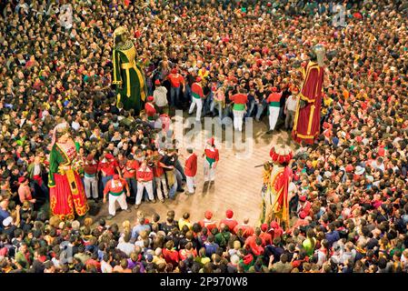 Giants.Plaça de Sant Pere.La Patum (Chef-d'œuvre du patrimoine oral et immatériel de l'UNESCO).Berga. Barcelone. La Catalogne. Espagne Banque D'Images