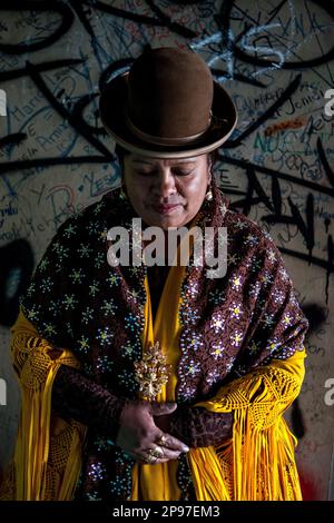 Angela la Folclorista lutteuses, cholita, El Alto, La Paz, Bolivie Banque D'Images