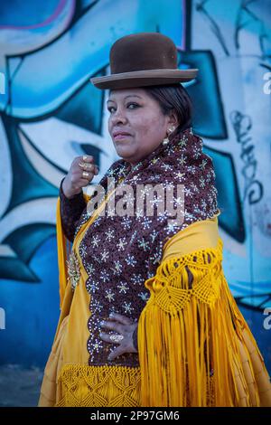 Angela la Folclorista lutteuses, cholita, El Alto, La Paz, Bolivie Banque D'Images