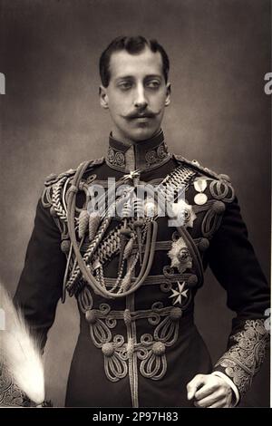 1890 CA , Londres , GRET GRANDE-BRETAGNE : le Prince ALBERT VICTOR , duc de Clarence et Avondale ( 1864 - 1892 ) Saxe-Coburg et Gotha , frère du futur roi EDOUARD VII d'Angleterre ( 1841 - 1910 , prince de Galles ) . Photo de W. et D. Downey , Londres . Était l'aîné d'Albert Edward, Prince de Galles (plus tard Edward VII) et Alexandra du Danemark. Au moment de sa naissance, il était deuxième dans la ligne de succession au trône après son père. Cependant, il a précédé son père, et la couronne a fini par passer à son frère cadet, le Prince George ( George V ), le grand-père de l'actuel Brit Banque D'Images