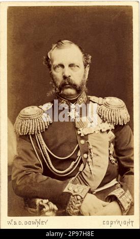 Le tsar Alexandre russe ( Aleksandr ) II Nikolaevitch ( 1818 - 1881 ), régna comme empereur de Russie du 3 mars 1855 jusqu'à son assassinat en 1881. Il était également le Grand-Duc de Finlande . Fils de Tsar Nicholas I et de Charlotte de Prusse, fille de Frederick William III de Prusse et de Louise de Mecklembourg-Strelitz. Son début de vie n'a donné que peu d'indication de son potentiel ultime; jusqu'à son accession en 1855, peu d'entre eux ont imaginé qu'il serait connu de la postérité comme un grand réformateur . Marié avec Marie de Hesse et du Rhin ( 1824 - 1880 ), père de Tsar Alexandre III ( Al Banque D'Images