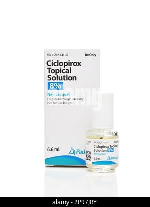 IRVINE, CALIFORNIE - 10 MARS 2023: Ciclopirox solution topique, vernis à ongles, médicament de prescription de Padgis. Banque D'Images