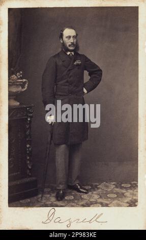 1865 CA , Londres , Angleterre : Edmund Marmaduke DAYRELL ( 1835 - 1909 ) , Capitaine de marine . Photo de Maull and Polyblank , Londres - ANGLETERRE - GRANDE-BRETAGNE - royalties - nobili - Nobiltà - portrait - ritratto - EPOCA VINTORIANA - barbe - barba - ombrello - parapluie - moustache - bachigi --- Archivio GBB Banque D'Images