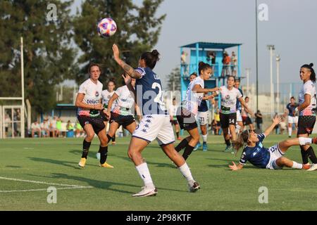 Avellaneda, Argentine, 10, mars 2023. Luana Muñoz de Racing Club dirige le ballon pendant le match entre Racing Club vs social Atletico Television, match 3, Professional Femenin Soccer League of Argentina 2023 (Campeonato Femenino YPF 2023). Crédit: Fabideciria. Banque D'Images