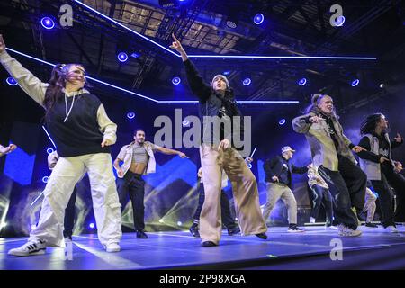 Londres, Royaume-Uni. 10th mars 2023. Elementz effectue sur la scène principale. Ce week-end, des milliers de visiteurs et d'artistes assistent À MOVE IT, un spectacle et une foire populaires de danse et d'arts de la scène au centre d'exposition Excel London. Le spectacle comprend un programme complet de spectacles, de stands de commerce et de vente au détail, de cours, d'événements éducatifs et plus crédit: Imagetraceur/Alamy Live News Banque D'Images