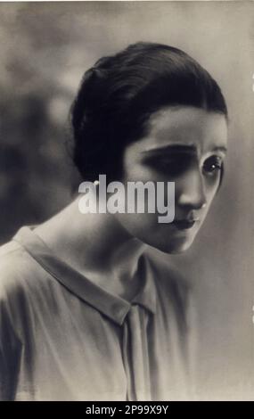 1920 CA ., Italie : l'actrice italienne VERA VERGANI ( Milano 1895 - Procida 1989 ). Une des comédies préférées de Luigi Pirandello et Gabriele d'Annunzio . Photo portrait par Badodi , Milano - atrice - TEATRO - THEATRE - DIVA - DIVINA - VAMP - CINÉMA MUTO - FILM SILENCIEUX --- Archivio GBB Banque D'Images