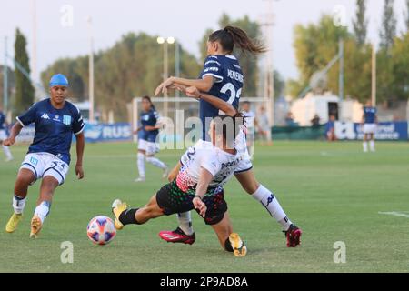 Avellaneda, Argentine, 10, mars 2023. Milagros Menendez de Racing Club en action pendant le match entre Racing Club et social Atletico Television, match 3, Professional Femenin Soccer League of Argentina 2023 (Campeonato Femenino YPF 2023). Crédit: Fabideciria. Banque D'Images