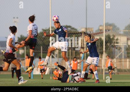 Avellaneda, Argentine, 10, mars 2023. Luana Muñoz de Racing Club dirige le ballon pendant le match entre Racing Club vs social Atletico Television, match 3, Professional Femenin Soccer League of Argentina 2023 (Campeonato Femenino YPF 2023). Crédit: Fabideciria. Banque D'Images