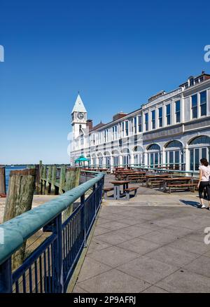 Le quai A, sur la rivière Hudson, est le dernier quai en maçonnerie de la ville de New York. C'est un monument national de New York, aujourd'hui le site d'un restaurant. Banque D'Images