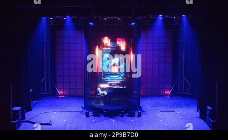 Prato, Italie. 10th mars 2023. Dardust joue le piano sur scène pendant Dardust - Duality Tour 2023, concert de musique de chanteur italien à Prato, Italie, 10 mars 2023 crédit: Agence de photo indépendante/Alamy Live News Banque D'Images