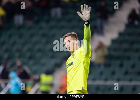 Varsovie, Pologne. 09th mars 2023. Anatoliy Trubin de Shakhtar Waves lors de l'UEFA Europa League 2022/23 1st jambes tour de 16 match entre Shakhtar Donetsk et Feyenoord Rotterdam au Maréchal Jozef Pilsudski Municipal Stadium de Legia Varsovie. Score final: Shakhtar Donetsk 1:1 Feyenoord Rotterdam. Crédit : SOPA Images Limited/Alamy Live News Banque D'Images