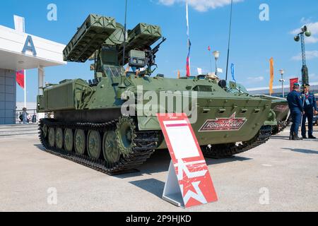 RÉGION DE MOSCOU, RUSSIE - 18 AOÛT 2022 : gros plan du système de missiles antiaériens Strela-10mn. Forum militaire-technique international 'Army-2022.' Banque D'Images