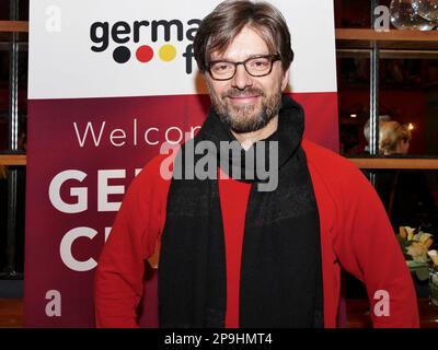 Los Angeles, États-Unis. 10th mars 2023. Florian Hoffmeister, directeur de la photographie, nominé aux Academy Awards 95th pour la « meilleure cinématographie » du drame musical « Tár », se tient lors d'une réception pour les nominés allemands des Oscars organisée par German films, le représentant étranger du film allemand. Credit: Barbara Munker/dpa/Alay Live News Banque D'Images