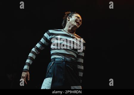 Milan, Italie. 10th mars 2023. La chanteuse anglaise Yungblud se produit en direct au Forum de Mediolanum à Milan, en Italie, le 10 mars 2023. (Photo de Maria Laura Arturi/NurPhoto) Credit: NurPhoto SRL/Alay Live News Banque D'Images