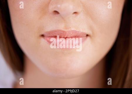 Prendre soin de ses dents. Gros plan sur la bouche des femmes. Banque D'Images