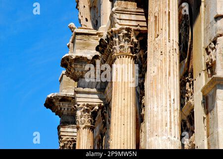 L'Arc de Constantine, est un arc triomphal dédié à l'empereur Constantine le Grand, situé à Rome, Italie, Europe Banque D'Images