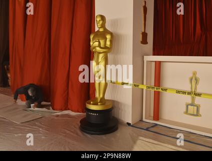 Los Angeles, États-Unis. 10th mars 2023. Les travailleurs préparent la finale aux Academy Awards 95th dans la section Hollywood de Los Angeles sur 10 mars 2023. Les gagnants des Oscars seront annoncés au cours d'une émission télévisée ABC sur 12 mars. Photo de Jim Ruymen/UPI crédit: UPI/Alay Live News Banque D'Images
