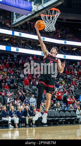 09 mars 2023 Las Vegas, Nevada, États-Unis Le garde de Stanford Michael O'Connell (5) va dans le panier pendant les quarts de finale du tournoi de basketball masculin Pac 12 de NCAA entre les Arizona Wildcats et les Stanford Cardinals. L'Arizona a battu Stanford 95-84 à T Mobile Arena Las Vegas, Nevada. Thurman James/CSM Banque D'Images