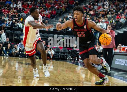 09 mars 2023 Las Vegas, Nevada, États-Unis Harrison Ingram (55), un avant-goût de Stanford, se rend au basket-ball pendant les quarts de finale du tournoi de basketball masculin Pac 12 de NCAA entre Arizona Wildcats et les Stanford Cardinals. L'Arizona a battu Stanford 95-84 à T Mobile Arena Las Vegas, Nevada. Thurman James/CSM Banque D'Images