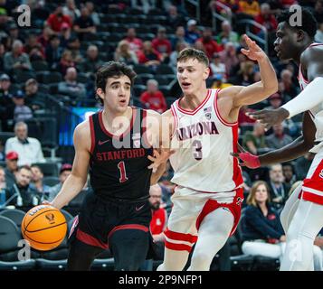 09 mars 2023 Las Vegas, Nevada, États-Unis ISA Silva, garde de Stanford (1), va à la canopée pendant les quarts de finale du tournoi de basketball masculin Pac 12 de NCAA entre les Arizona Wildcats et les Stanford Cardinals. L'Arizona a battu Stanford 95-84 à T Mobile Arena Las Vegas, Nevada. Thurman James/CSM Banque D'Images