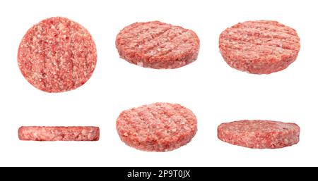 Placez les patties de hamburger fraîches sur fond blanc Banque D'Images