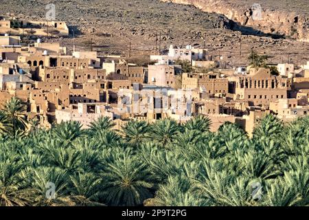 Vue sur le vieux village d'Al Hamra, Oman Banque D'Images