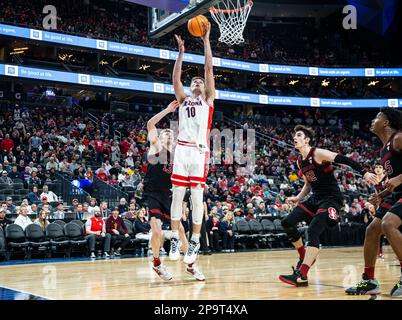 09 mars 2023 Las Vegas, Nevada, États-Unis En avant de Stanford Max Murrell (10) tire le ballon pendant les quarts de finale du tournoi de basket-ball NCAA Pac 12 pour hommes entre Arizona Wildcats et les Stanford Cardinals. L'Arizona a battu Stanford 95-84 à T Mobile Arena Las Vegas, Nevada. Thurman James/CSM Banque D'Images