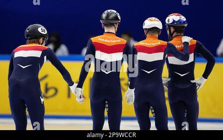 SÉOUL - de gauche à droite Jens van 't Wout, Friso Emons, Itzhak de Laat et Sjinkie Knegt en action pendant les demi-finales sur le relais de 5000 mètres lors des Championnats du monde de course courte en Corée du Sud. ANP IRIS VANDEN BROEK crédit: ANP/Alamy Live News Banque D'Images
