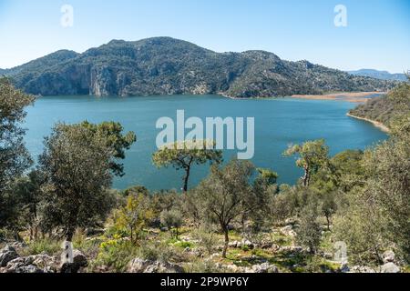 Lac Kocagol près de la ville de Dalaman dans la province de Mugla en Turquie. Banque D'Images