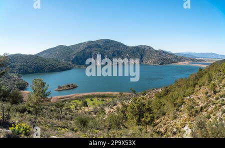 Lac Kocagol près de la ville de Dalaman dans la province de Mugla en Turquie. Banque D'Images