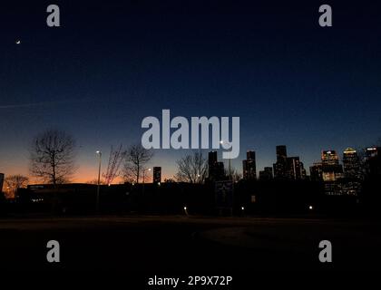 Coucher de soleil sur Canary Wharf pris de la O2 arean, North Greenwich, Londres, Royaume-Uni Banque D'Images