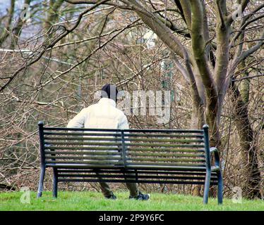 Glasgow, Écosse, Royaume-Uni 11th mars 2023. Garçon sur son propre banc sans mère le jour des mères fête des mères sur la capitale du commerce de détail et le style Mile of Scotland Buchanan. Argyll et sauchiehall. Crédit Gerard Ferry/Alay Live News Banque D'Images
