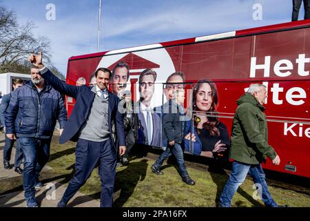 LA HAYE - Thierry Baudet . Des manifestants lors d'une action de la FDF (Farmers Defense Force) dans le Zuiderpark à la Haye. Selon la FDF, l'action de protestation n'est pas seulement de faire connaître les points de vue des agriculteurs sur, par exemple, la politique de l'azote et l'achat forcé des agriculteurs, mais aussi d'attirer l'attention sur toutes sortes d'autres problèmes sociaux, comme l'affaire des suppléments et la crise du gaz à Groningen. ANP ROBIN UTRECHT pays-bas Out - belgique Out crédit: ANP/Alay Live News Banque D'Images