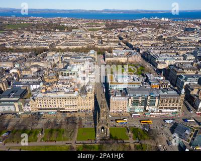 Vue aérienne du centre-ville d'Édimbourg depuis drone, Écosse, Royaume-Uni Banque D'Images