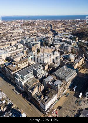 Vue aérienne du centre-ville d'Édimbourg depuis drone, Écosse, Royaume-Uni Banque D'Images