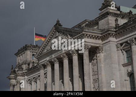 Berlin, Allemagne. 11th mars 2023. Le bâtiment Reichstag à Berlin, où se trouve le Bundestag, sur 11 mars 2023. (Photo de Michael Kuenne/PRESSCOV/Sipa USA) crédit: SIPA USA/Alay Live News Banque D'Images