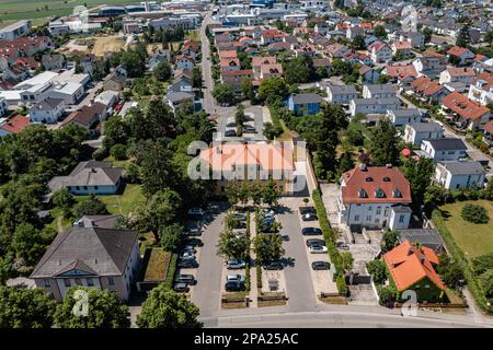 Vue aérienne de l'ancien tribunal de district de Beilngries dans le parc naturel Altmuehltal Park, Bavière, Allemagne, aujourd'hui il abrite un centre social Banque D'Images