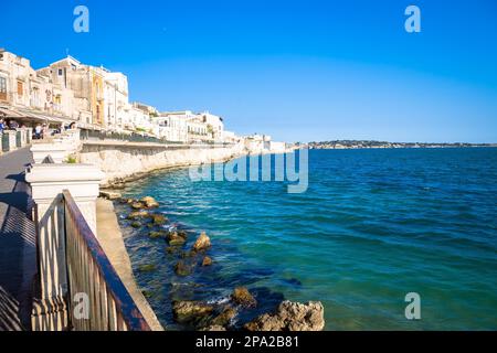 SYRACUSE, ITALIE - 18 MAI 2018 : vue sur la région d'Ortigia, centre-ville de Syracuse, Sicile, au début de la saison estivale Banque D'Images