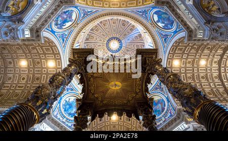 ROME, VATICAN - Août 24, 2018 : l'intérieur de la Basilique Saint-Pierre avec coupole détail Banque D'Images